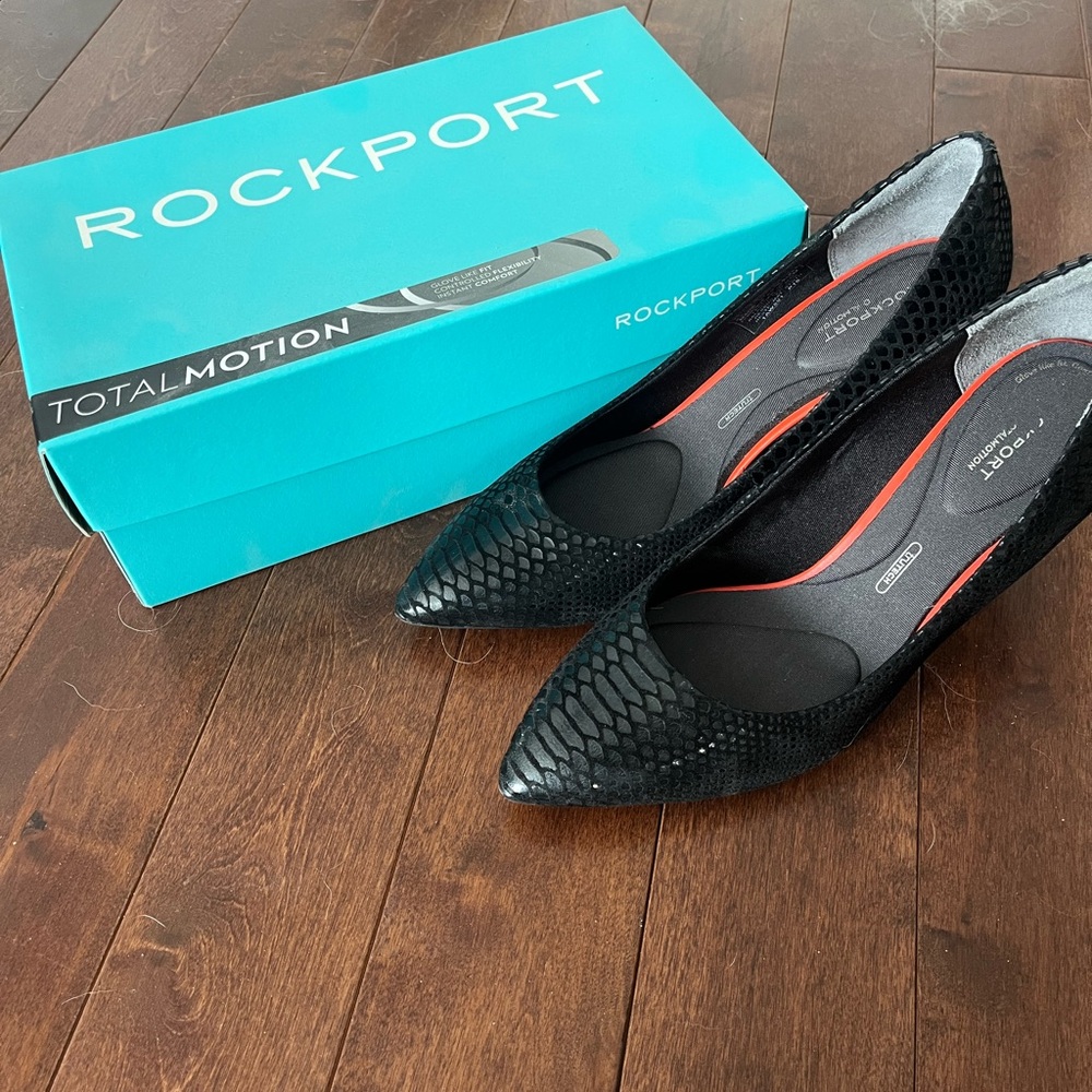 Rockport Black Plain Pumps for Women - Picture 2 of 5